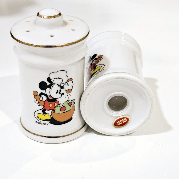 Vintage Mickey Mouse Walt Disney Salt and Pepper Shakers - Picture 8 of 12